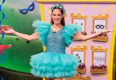 Silvia Abravanel entra no clima do Carnaval no Sábado Animado desta semana
