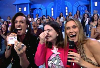 Participante do Esquadrão da Moda é surpreendida no palco do Ratinho