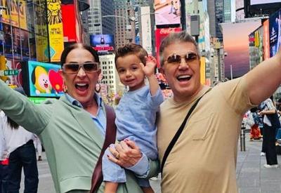 Claudia Raia mostra filho mais novo conhecendo Nova York