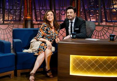 No The Noite, Marisa Orth relembra carreira, fala de nova peça e revive momentos marcantes da TV
