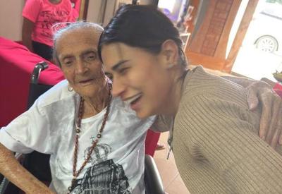 Simone Mendes emociona ao compartilhar reencontro com avó: "Me criou"
