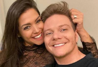 Michel Teló canta música escrita para esposa e se declara: "É a nossa história"
