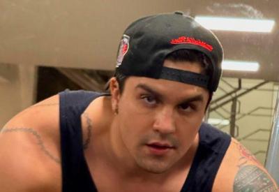 Luan Santana impressiona ao mostrar os músculos: "O pai está fortão"