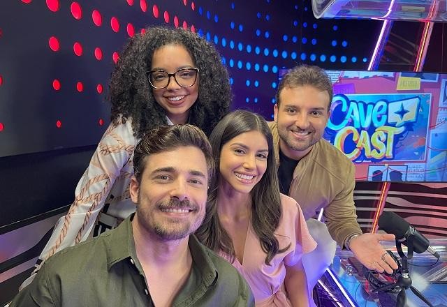 Laura Castro, Nicholas Torre,  Isa Souza e Miguel Coelho no CaveCast.