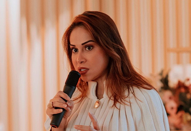 Maíra Cardi