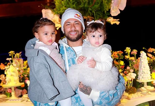 neymar e as duas filhas
