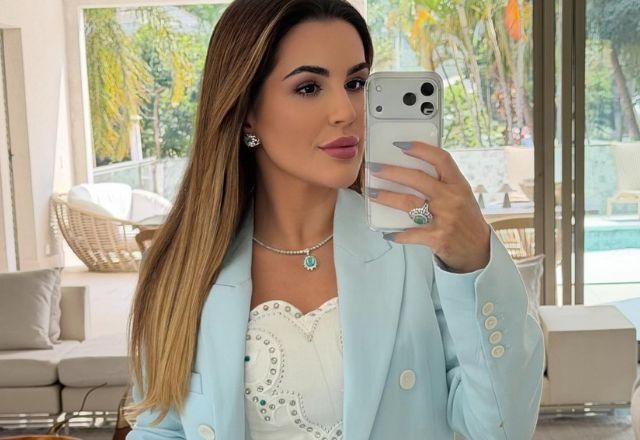 Deolane Bezerra em foto